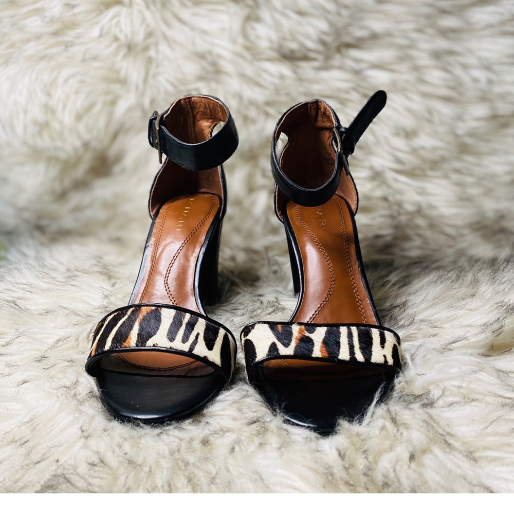 TAHARI HEELS ANIMAL PRINT